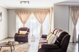 4 bedroom Holiday Home away from home 