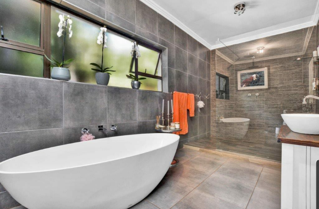 5 Bedroom Luxury Home in Mt Pleasant _1