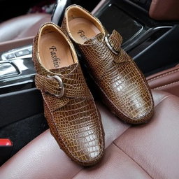 Handmade leather men mocassin shoes
