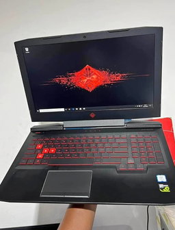 Ordinateurs Portable Gamers (400000 - 700000F)