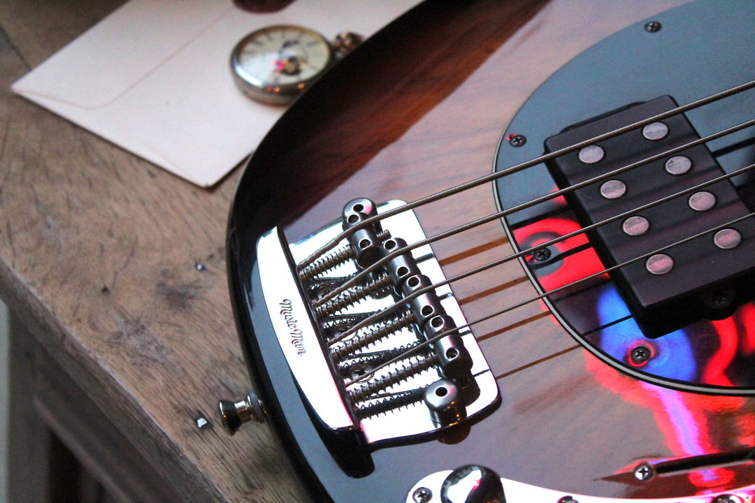 MUSICMAN "StingRay 4 3EQ HH" HARDCASE, 4, 88 KG