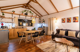 Cozy 2 Bedroom Cottage in Victoria Falls