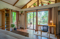 Cozy 2 Bedroom Cottage in Victoria Falls