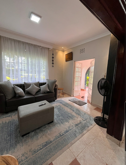 Cozy Cottage Retreat, Kenneth-Private Garden