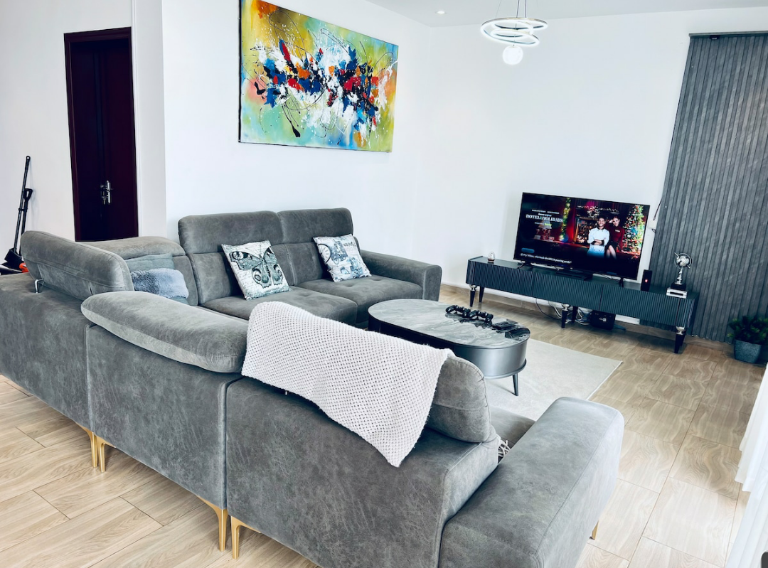 White house Luxury home in Arlighton Estates_0