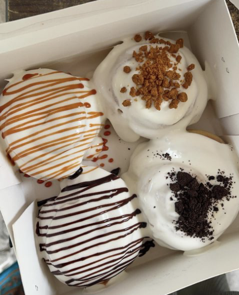 Box of 4 (regular), with toppings _1