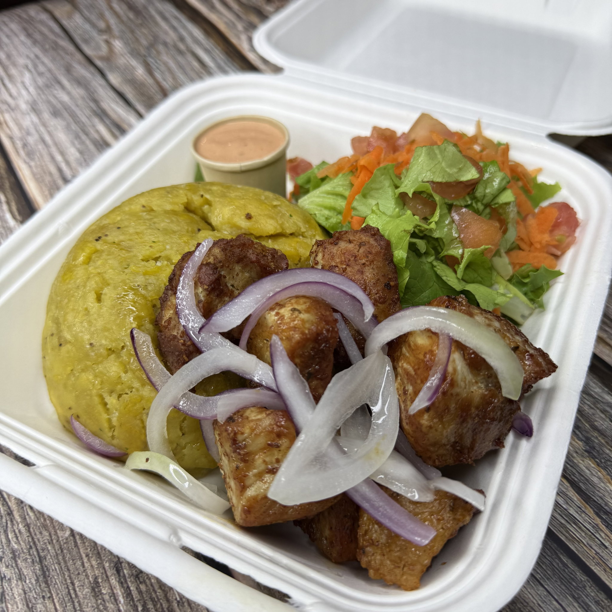 Mofongo con Cerdo Frito - Mofongo with Fried Pork_0