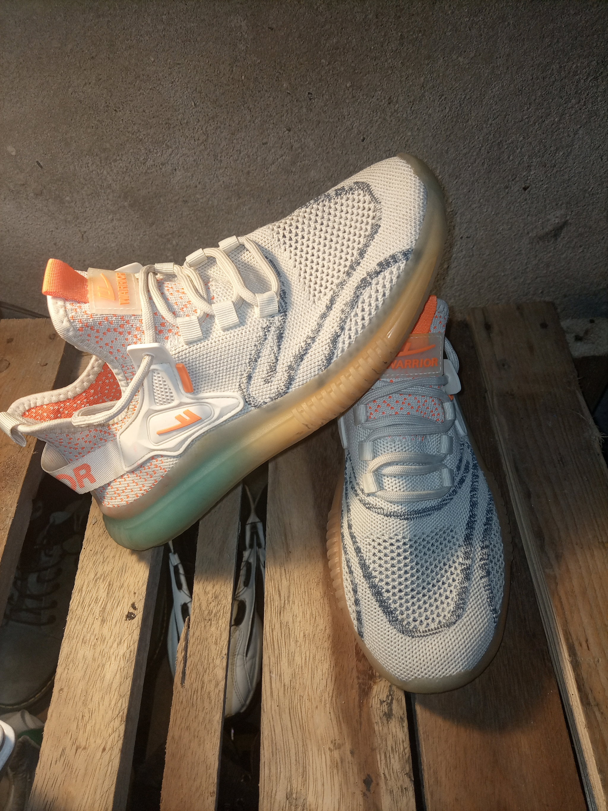 Yeezy multicolore P.41/42_0