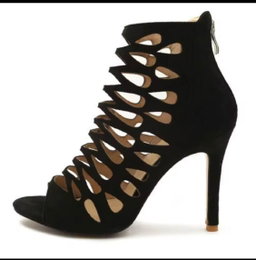 BOOTS BLACK HEELS