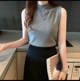 SLEEVELESS KNITTED TOP 