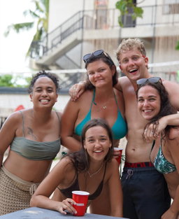 Saturday: Poolparty 