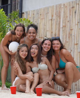 Saturday: Poolparty 