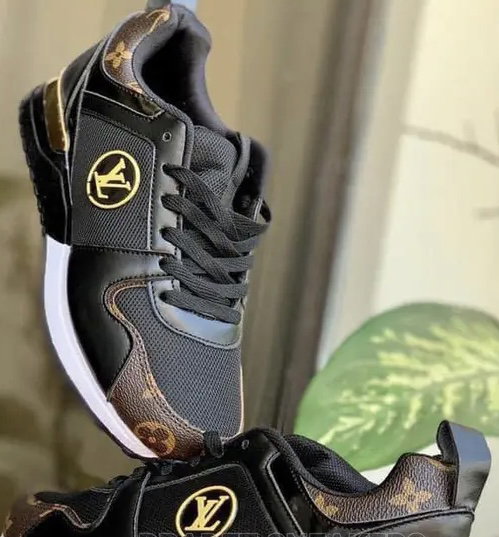 Louis Vuitton Ladies Sneakers_1