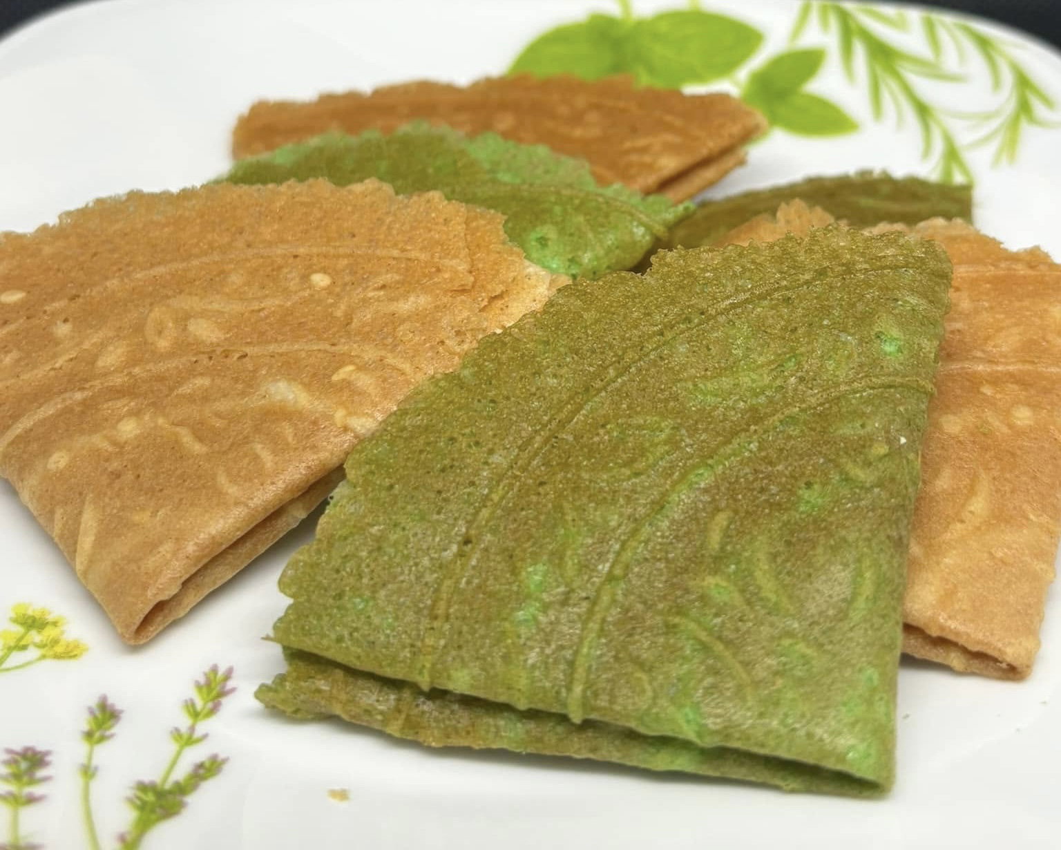 Kuih Kapit Original & Pandan 500grams (Bottle)_0