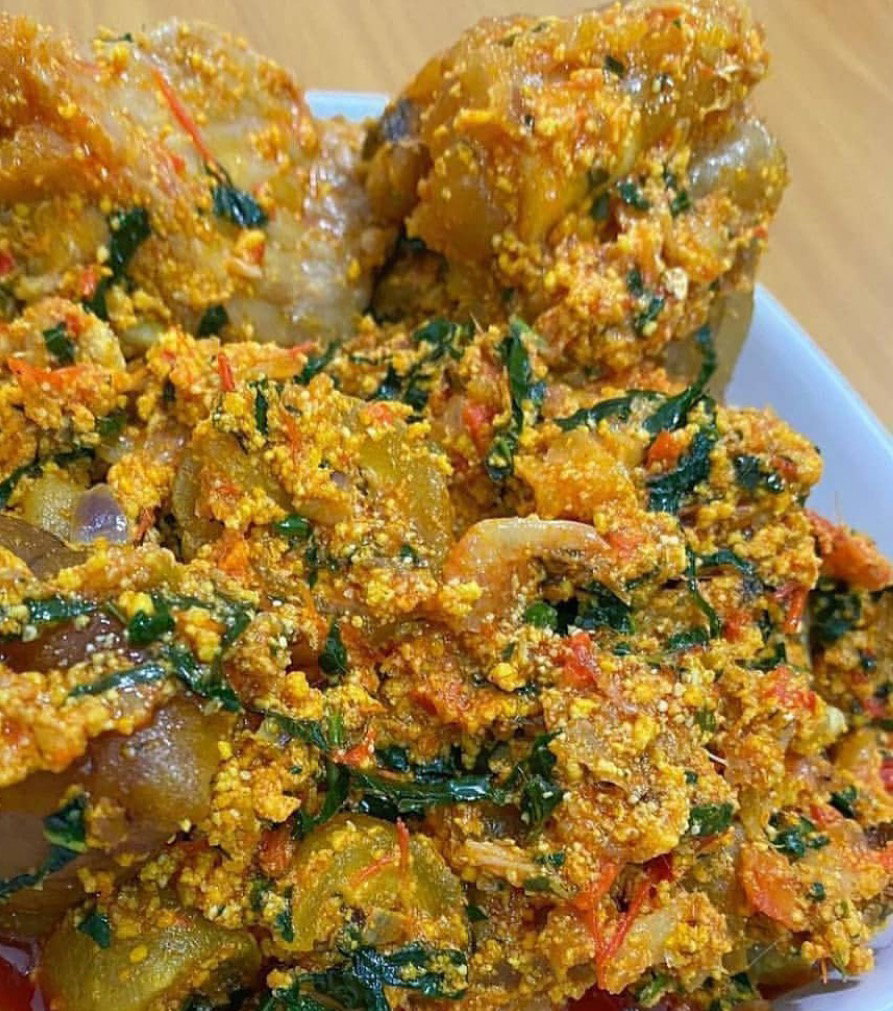 4 portions of Egusi soup in 1 litre container
