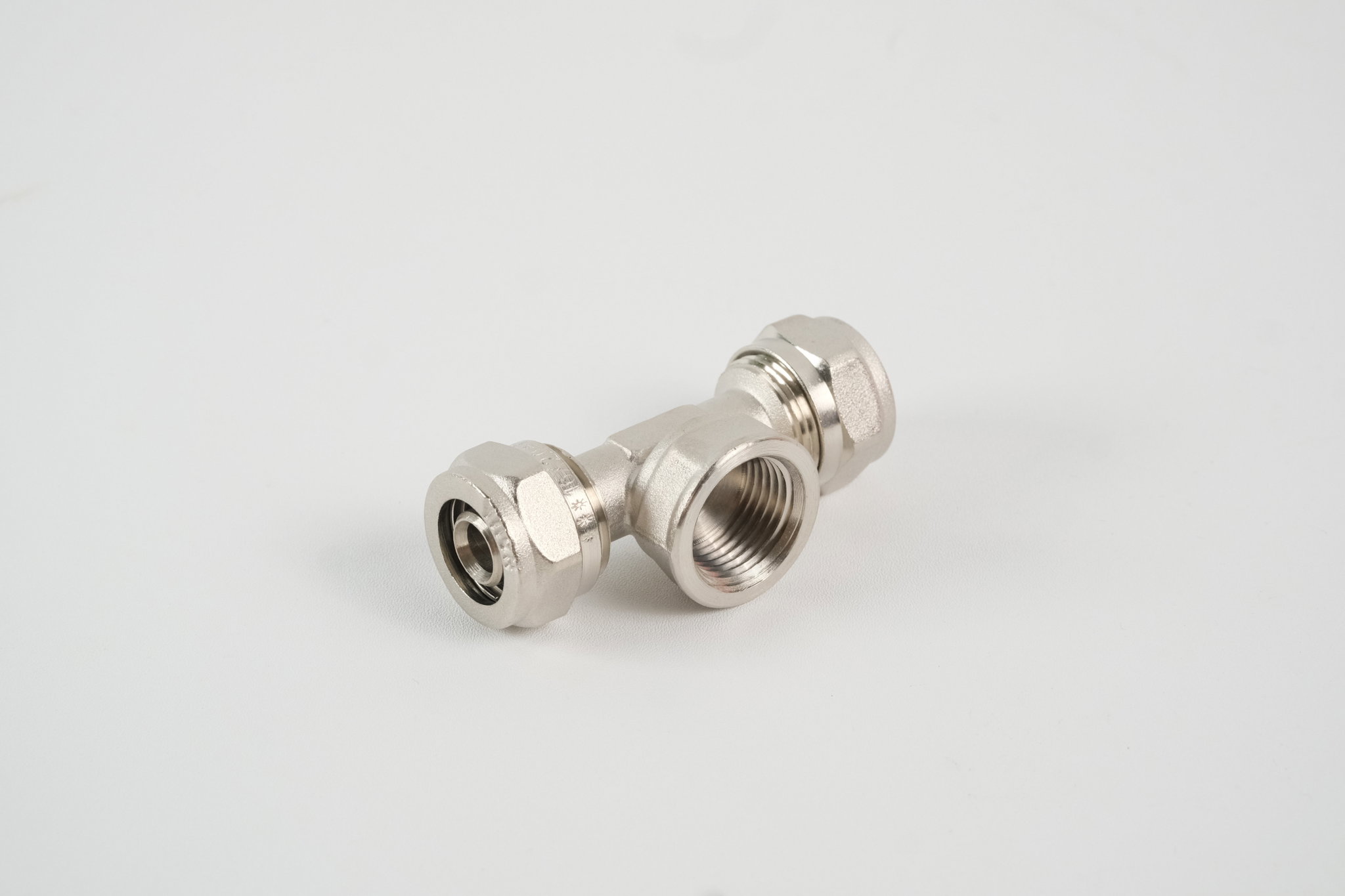 Female Tee T16 x 1/2" F16_0