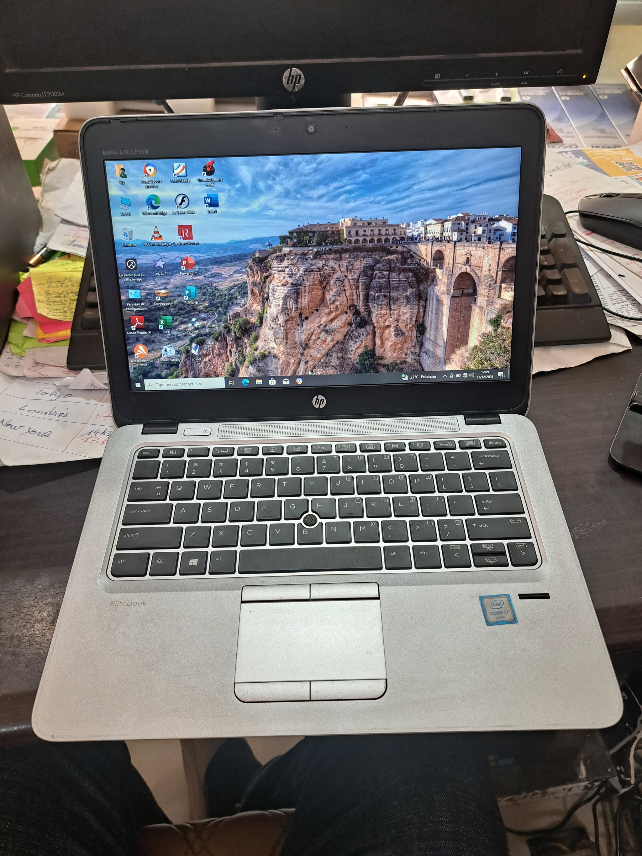 Ordinateur portable hp core i7 quasi neuf_0