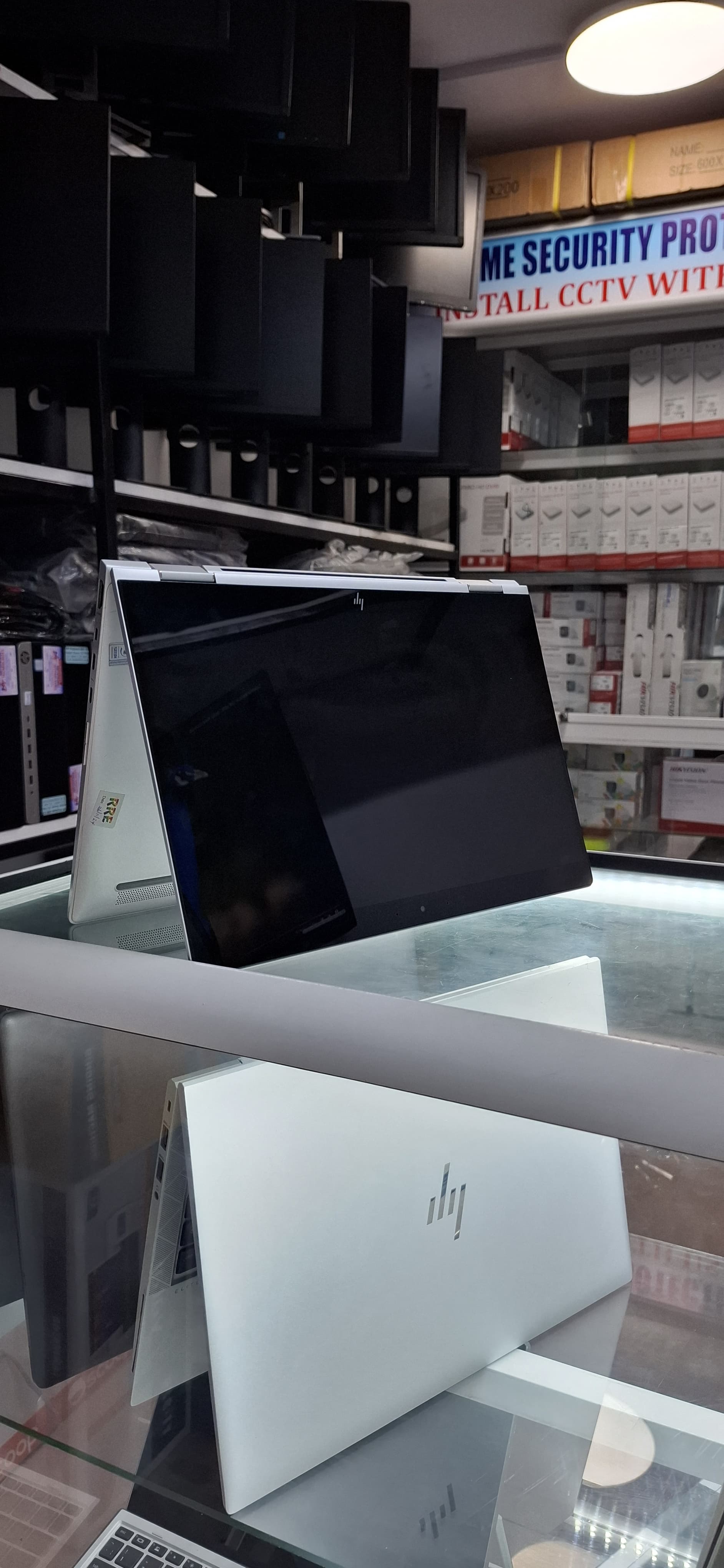 Hp 1030 x360 G4 core i5 16GB ram 256gb ssd 13.3inches._0