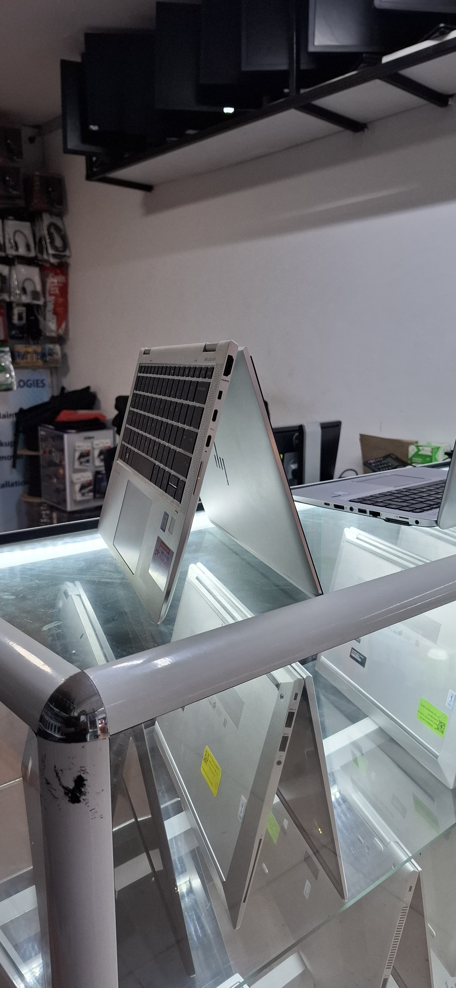 Hp 1030 x360 G4 core i5 16GB ram 256gb ssd 13.3inches._2