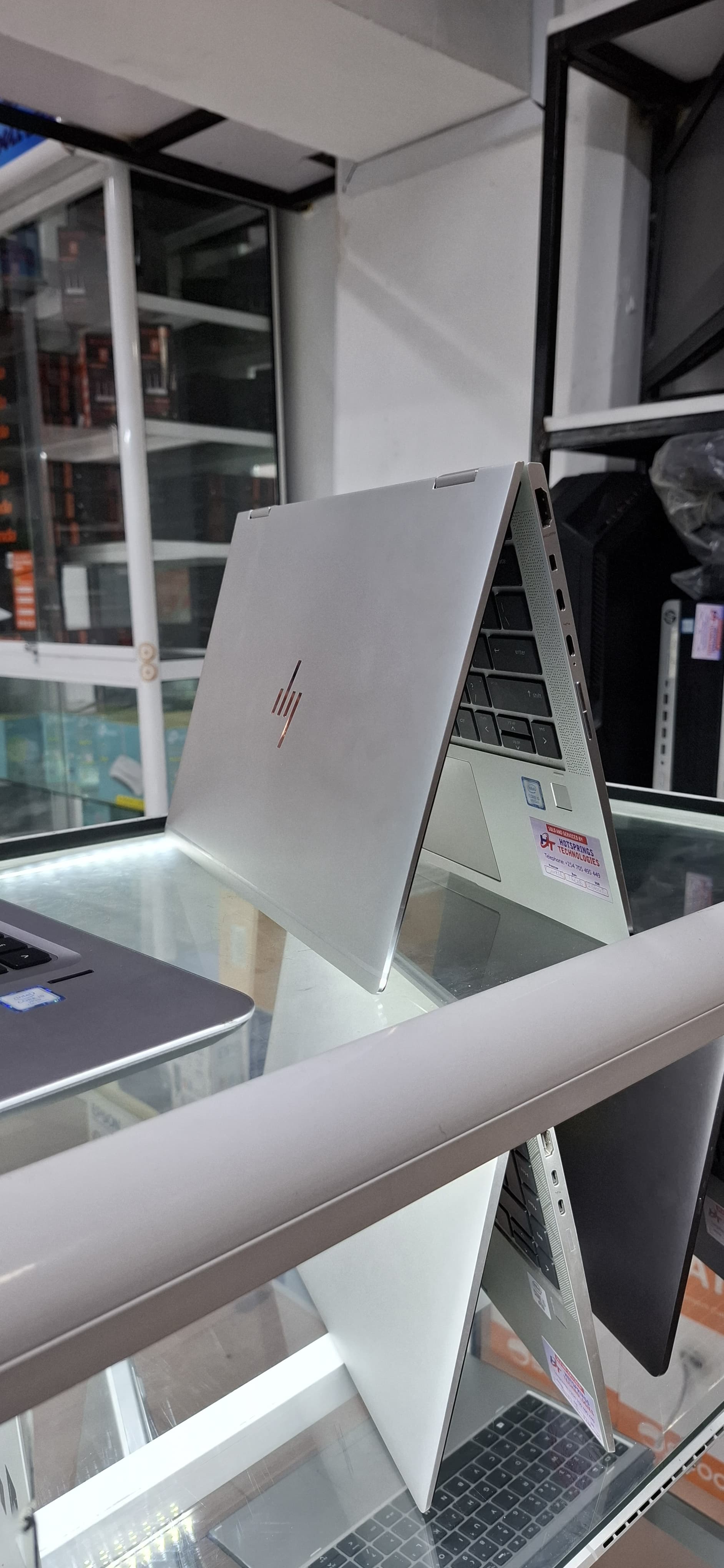 Hp 1030 x360 G4 core i5 16GB ram 256gb ssd 13.3inches._6