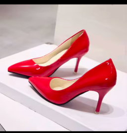 PUMPS PATENT LEATHER 