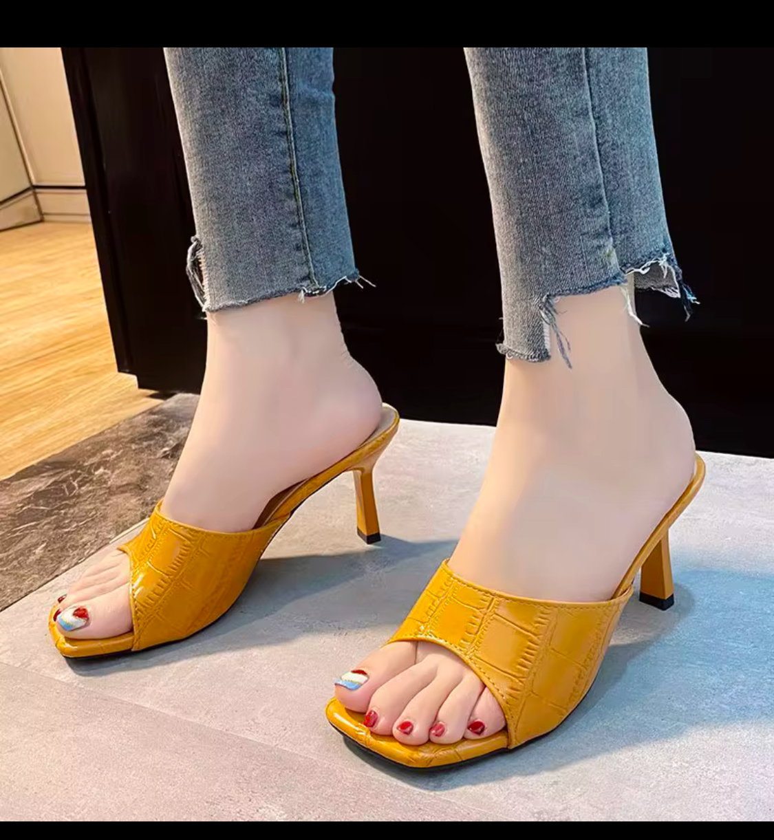 LOW HEEL SQUARE OPEN TOE_2