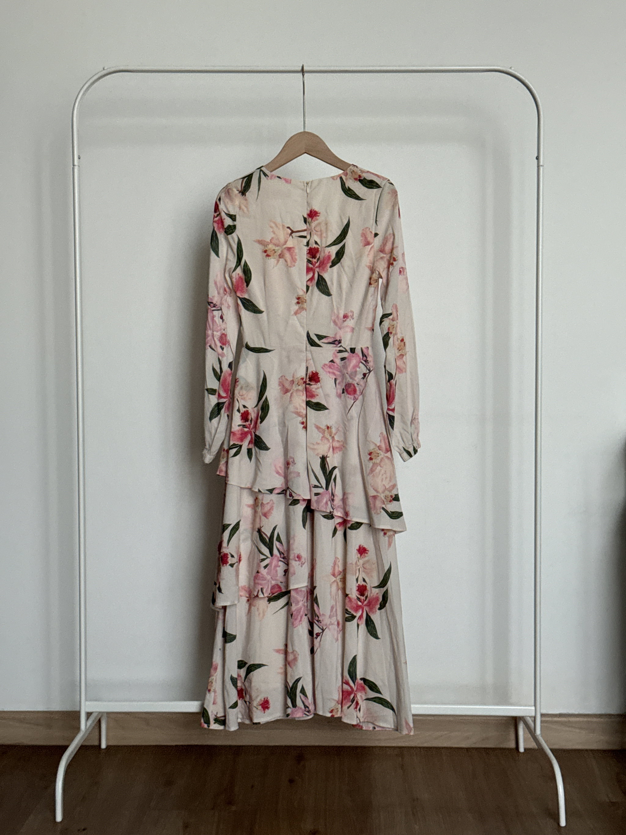 (New with Tag) Room8008 Floral V Neck Midi Dress in Light Pink_1