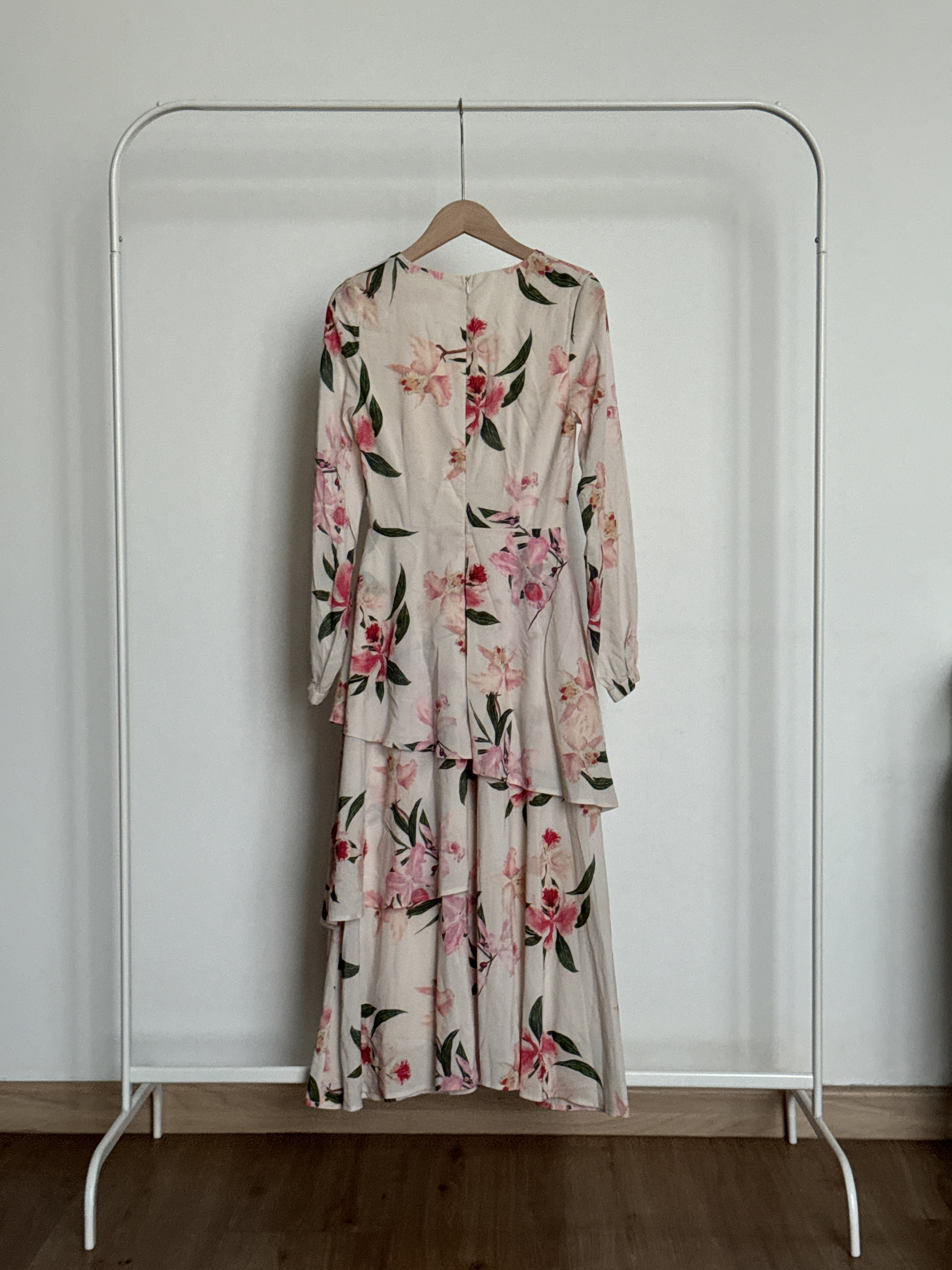 (New with Tag) Room8008 Floral V Neck Midi Dress in Light Pink_1