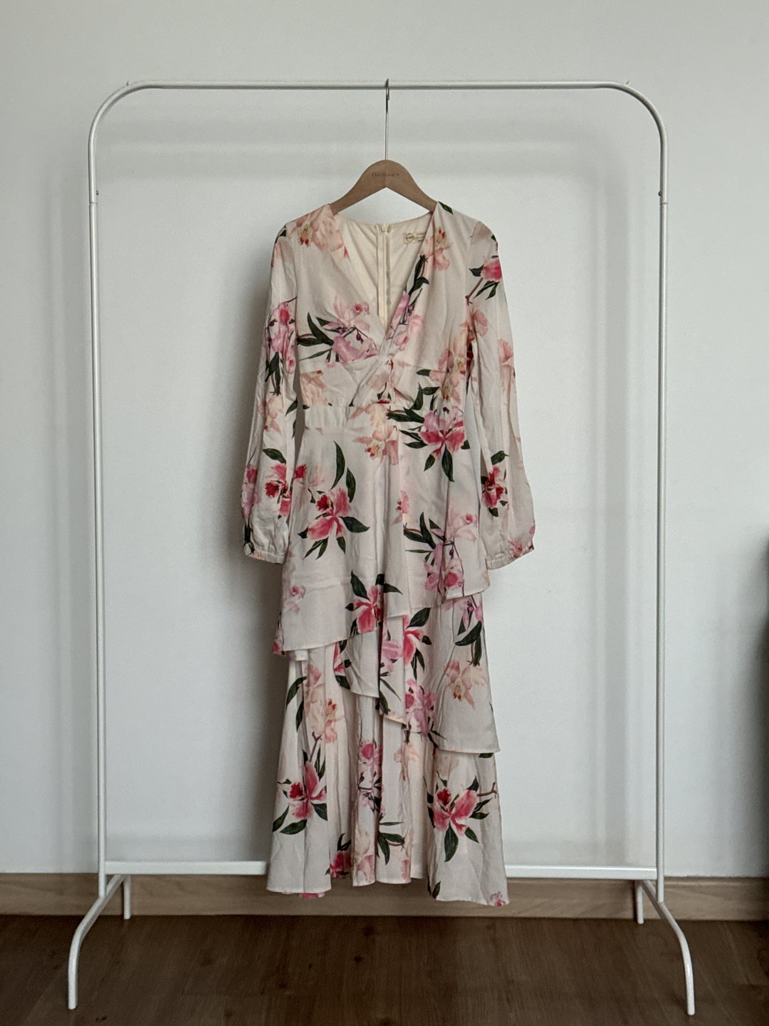(New with Tag) Room8008 Floral V Neck Midi Dress in Light Pink