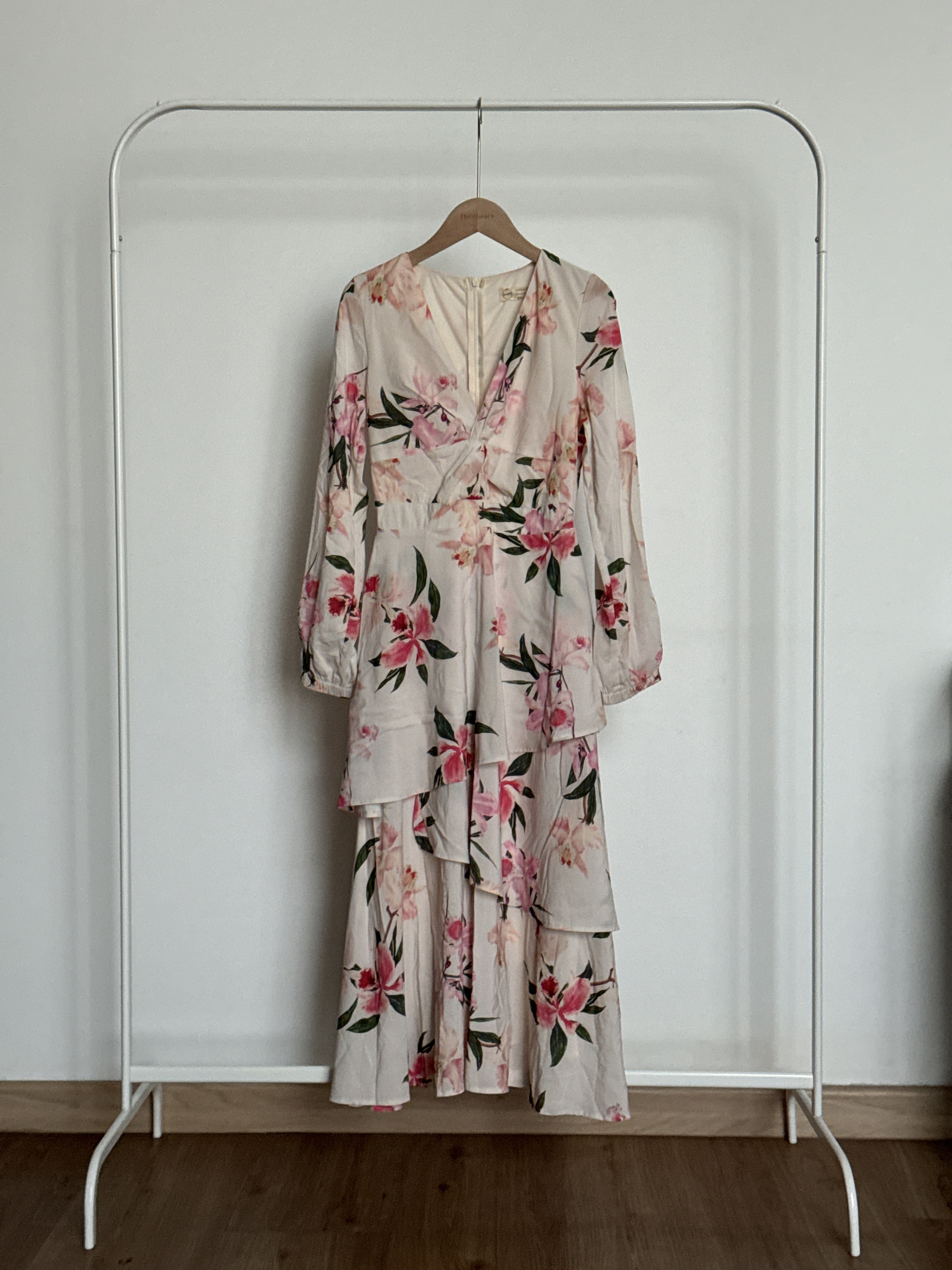 (New with Tag) Room8008 Floral V Neck Midi Dress in Light Pink
