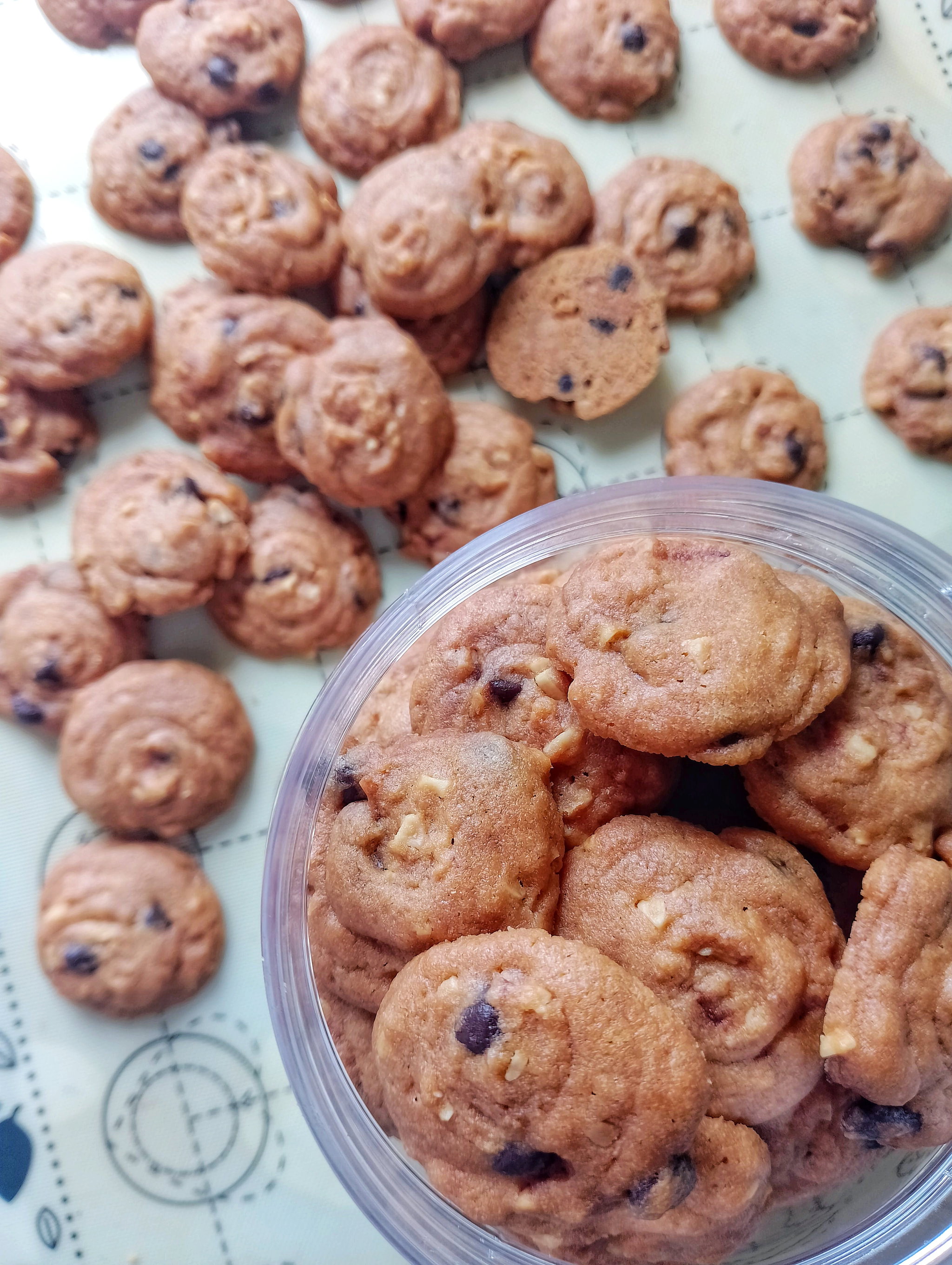 ALMOND CHOC CHIP COOKIES _0