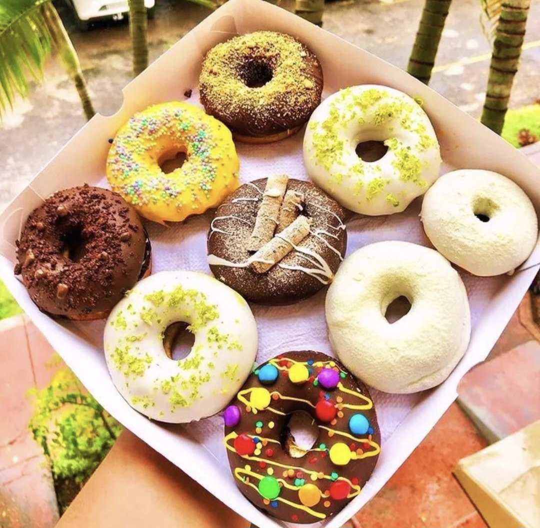 Donuts  com 9 unidades cobertura e recheios 