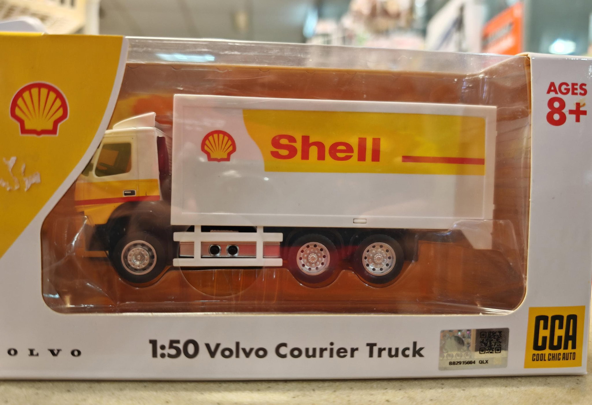 1:50 Shell Volvo Courier Truck_0