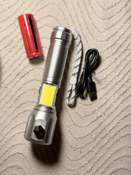 MULTIFUNCTIONAL LED FLASHLIGHT