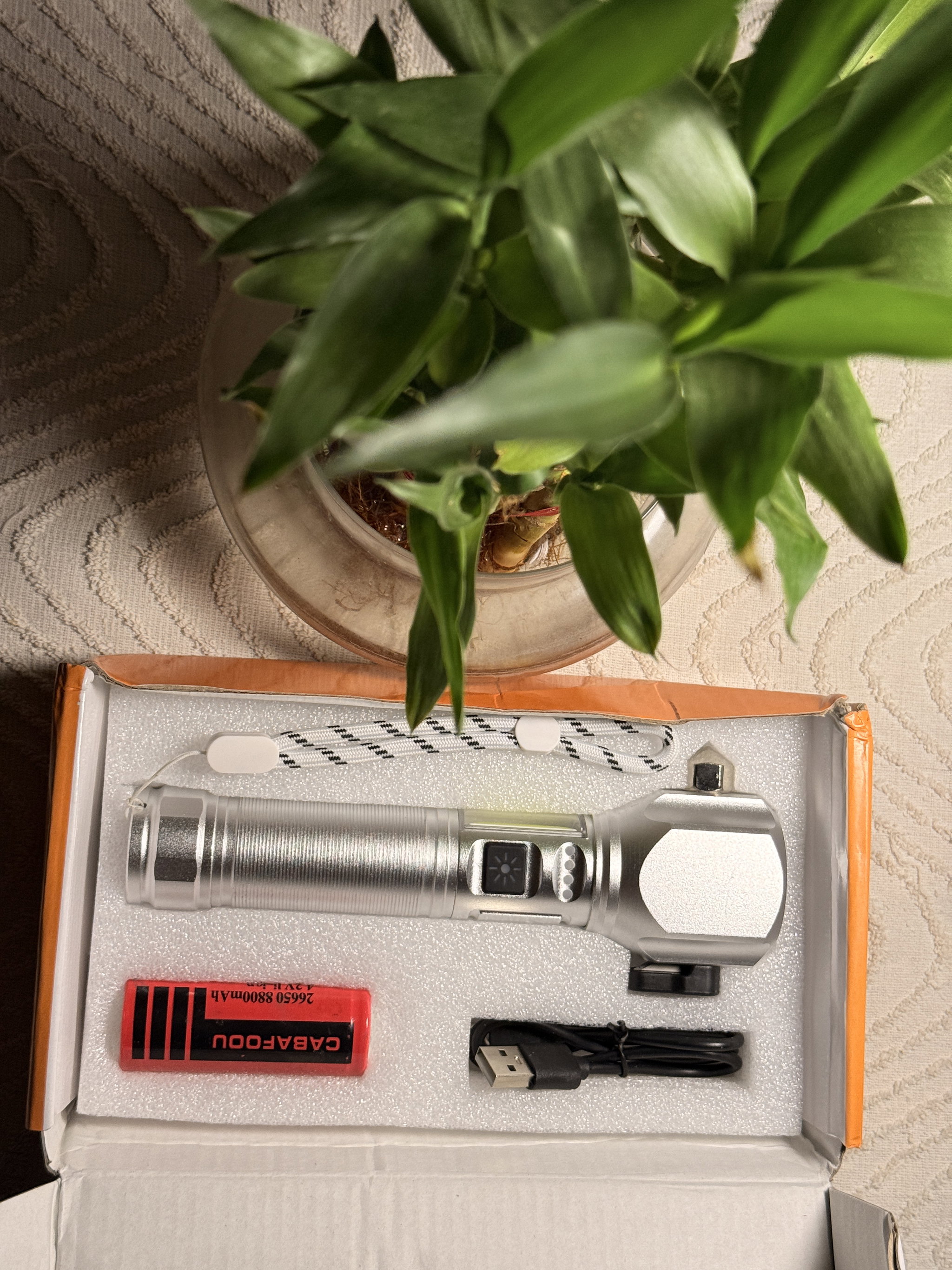 MULTIFUNCTIONAL LED FLASHLIGHT_0