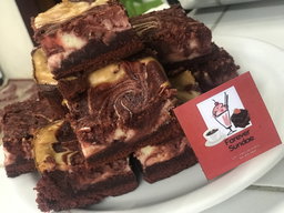 Red Velvet Cheesecake Brownie