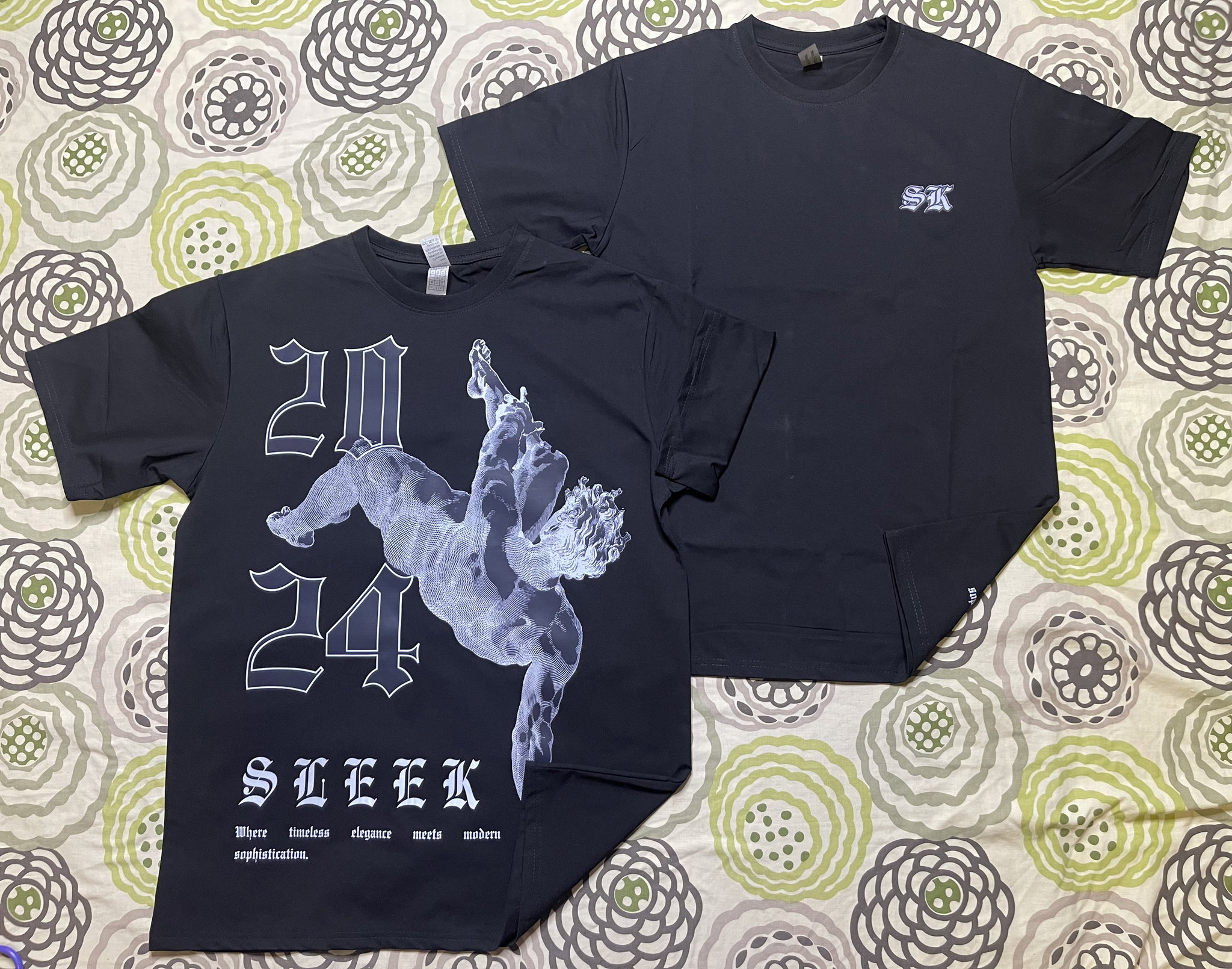 Black street wear T-shirt featuring a sleek design _0