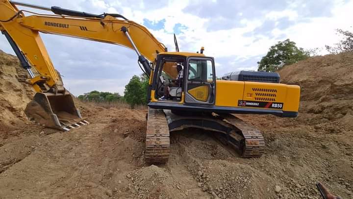Excavators for hire_9