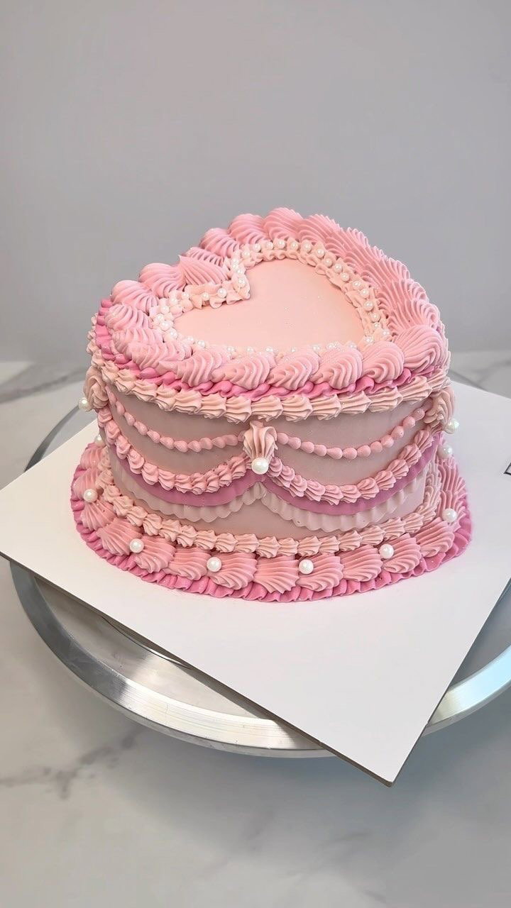 8 inches Buttercream Heart Cake _2