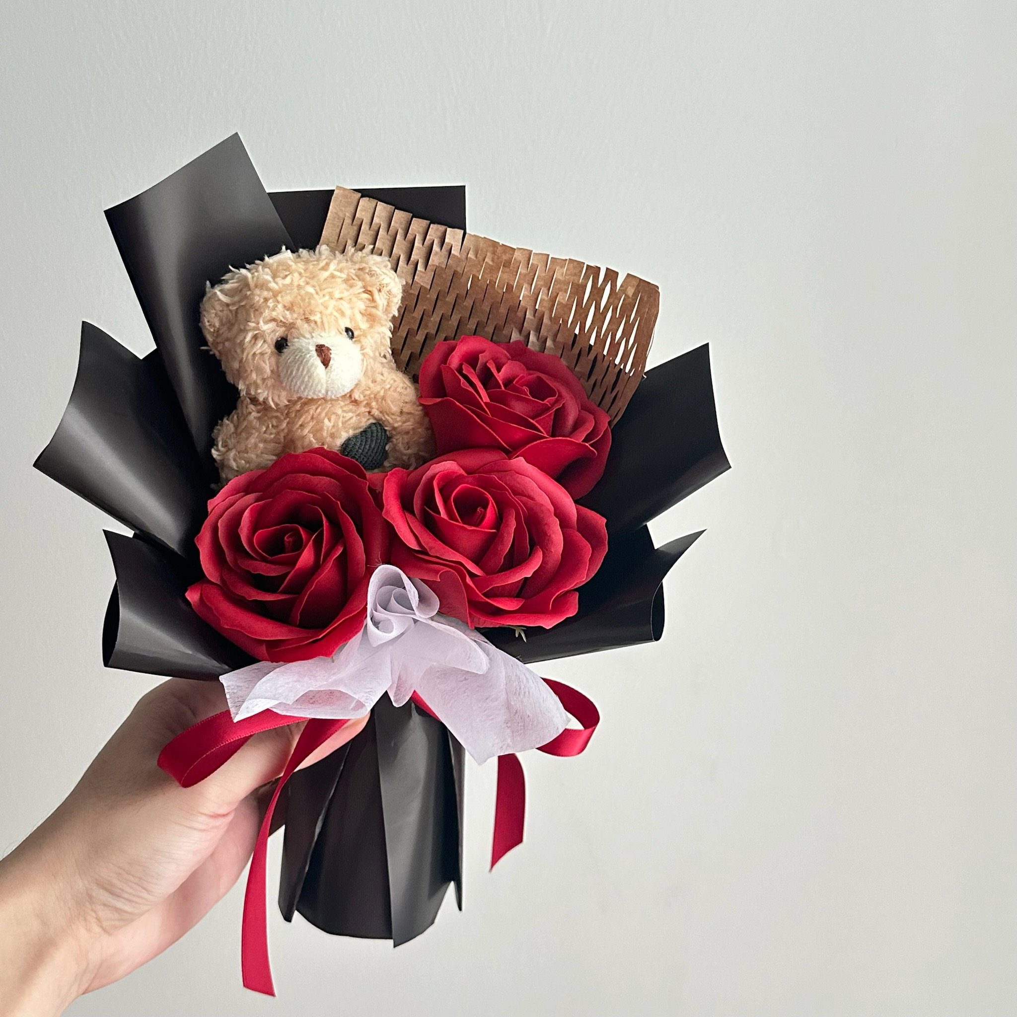 (3R024) Bear 3 Stalk Soap Rose Bouquet_1