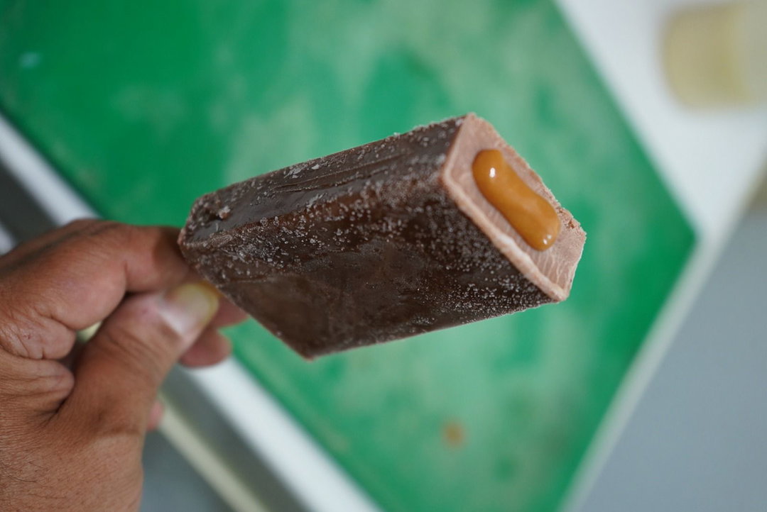 Paleta de Chocolate Rellena Dulce de Leche