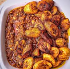Red Red (Beans, fried plantain, Gari, pepper)