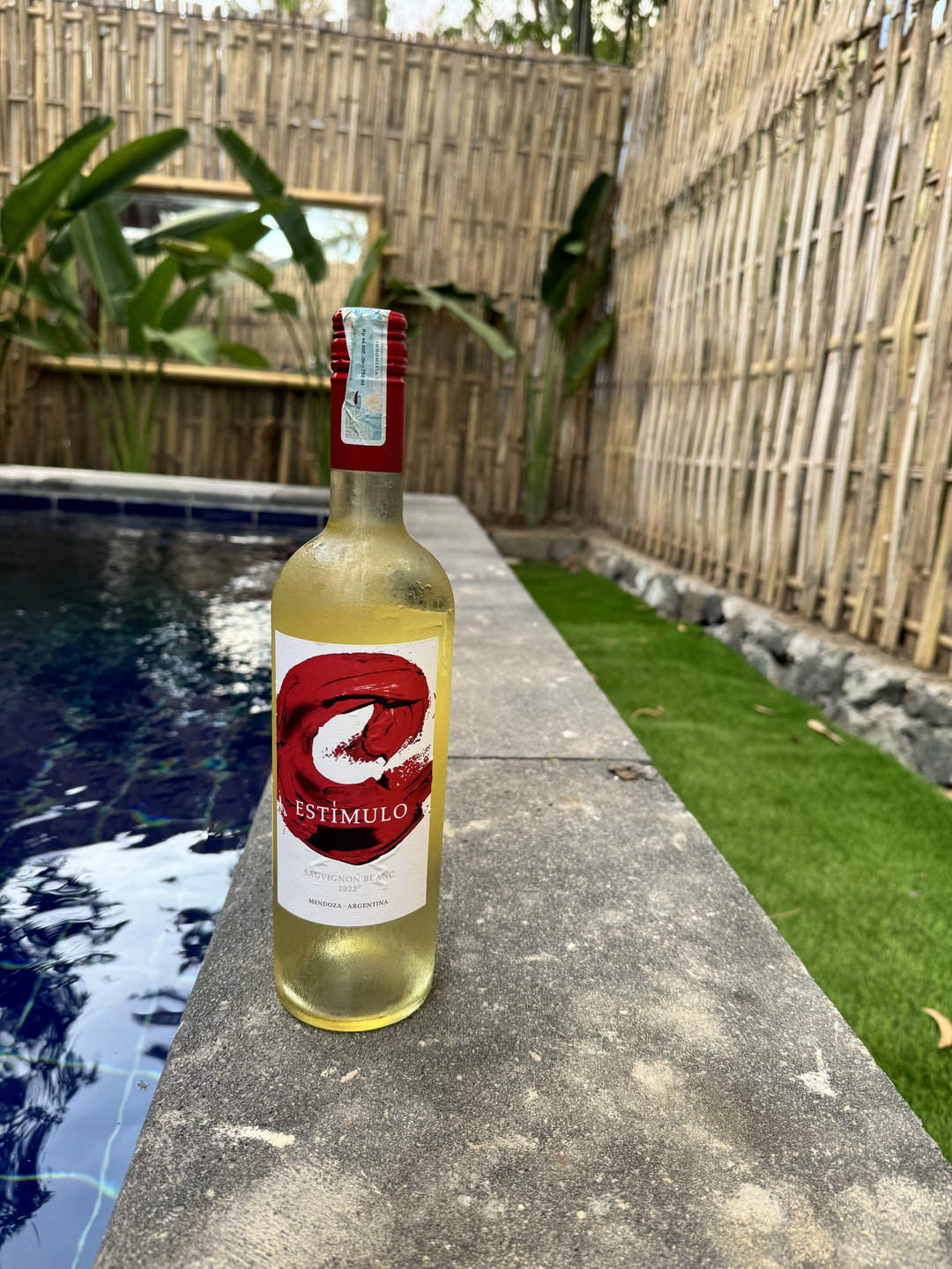 House White Bottle Sauv Blanc