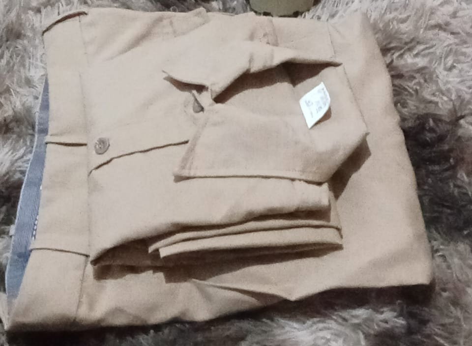 Khaki tourism wears _2
