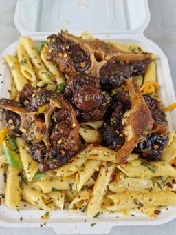 Oxtail Alfredo pasta 