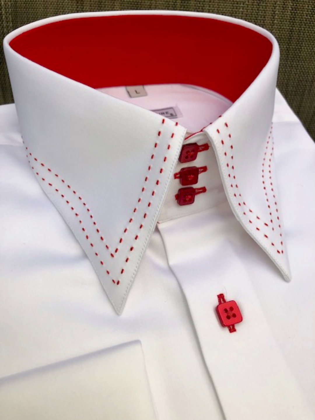 Red brick-button highcollar