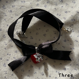 Ribbon choker necklace