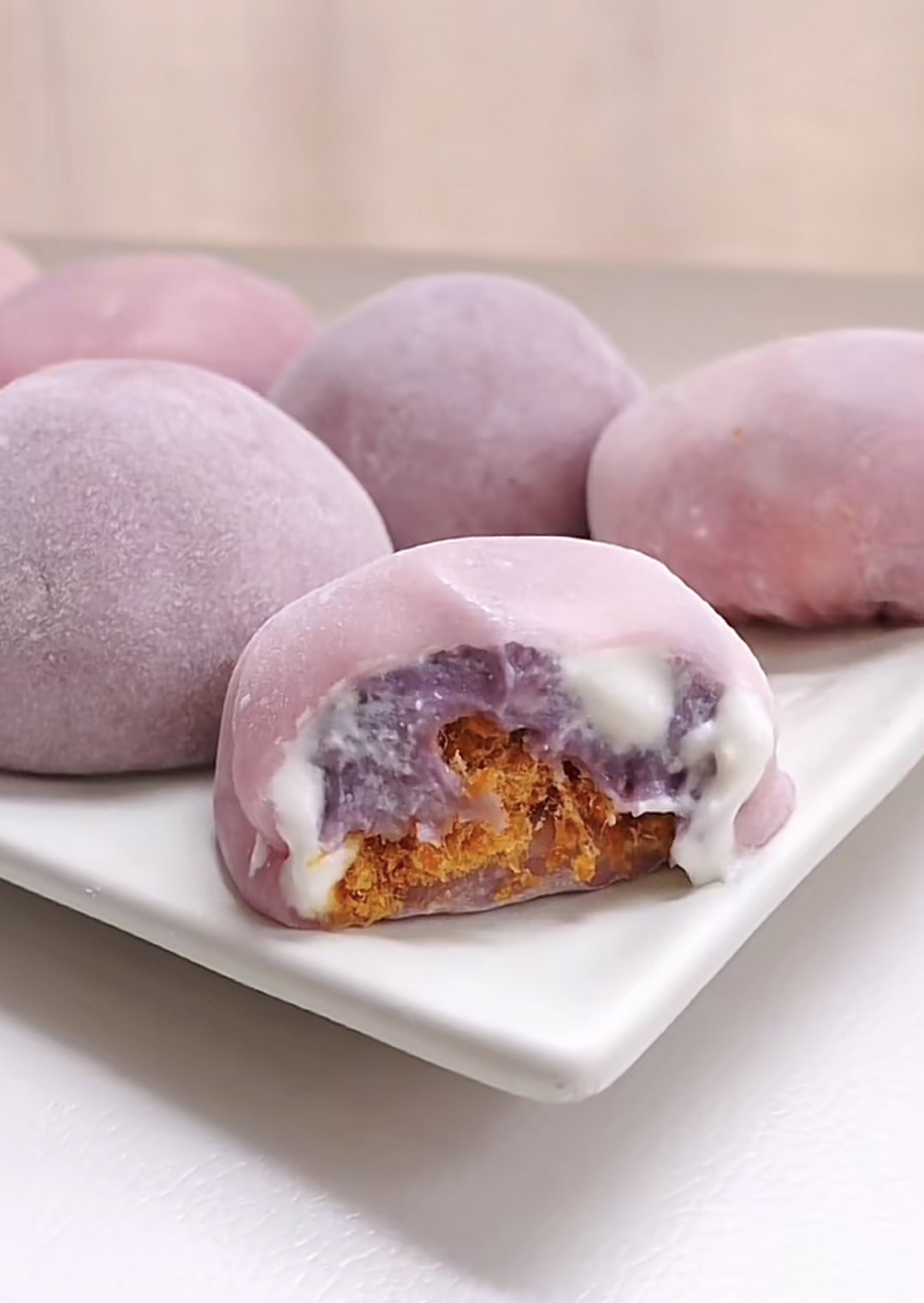 Snow Ball Mochi with Chicken Floss and Yam filling 4pcs/box
