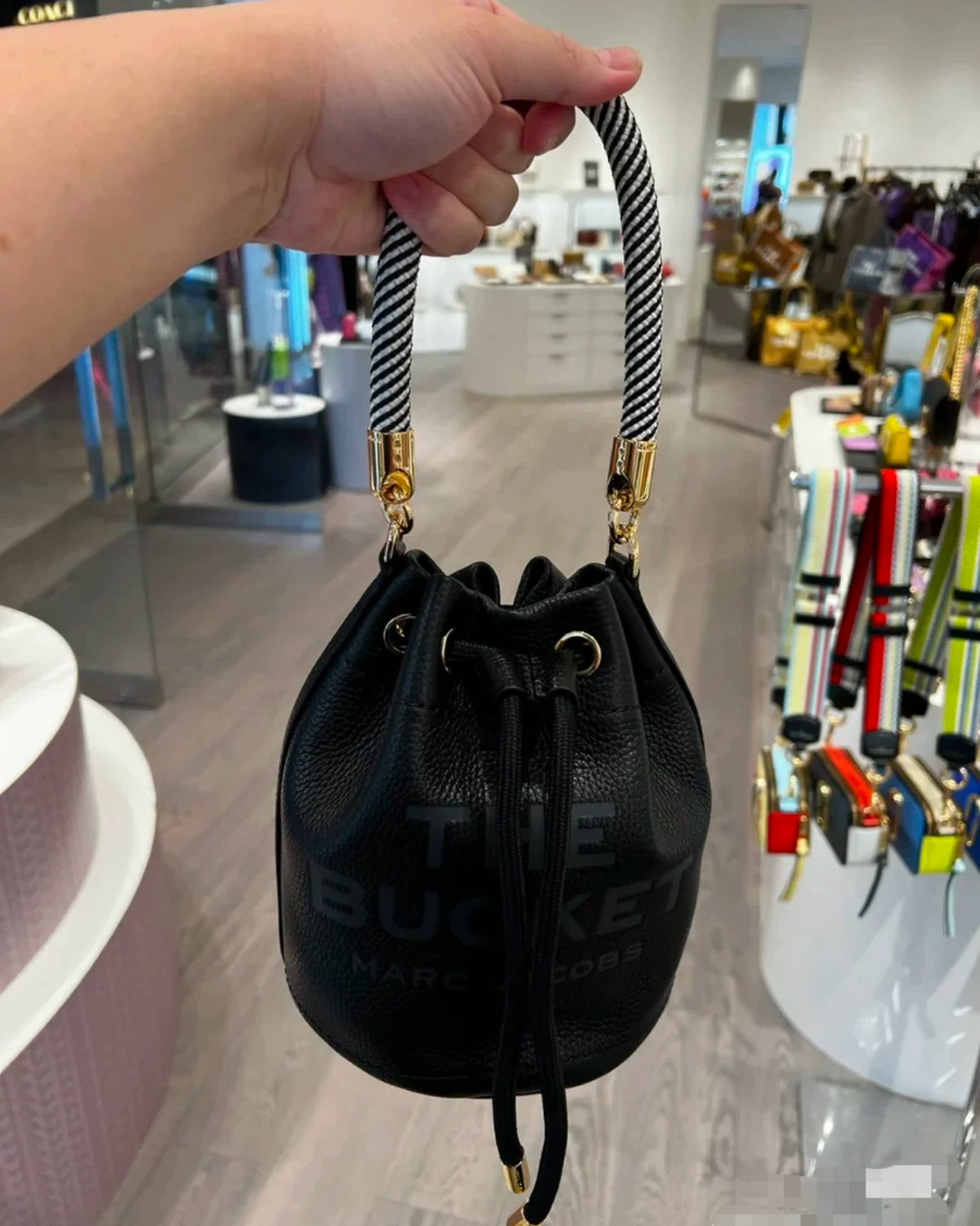 Marc Jacobs The Leather Bucket Bag_0