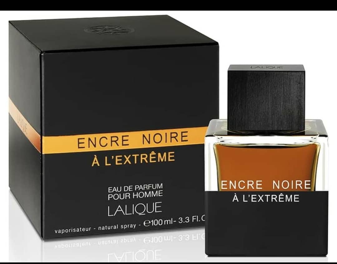 Encré noir Lalique a l’extrême 